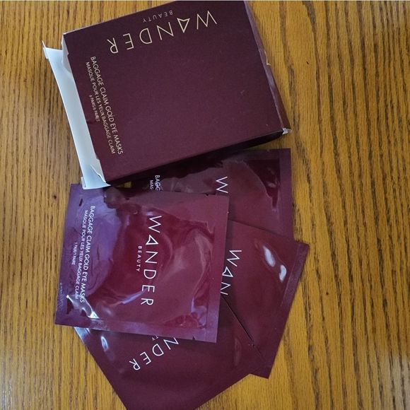 NIB WANDER BEAUTY BAGGAGE CLAIM GOLD EYE MASKS – 4 PAIRS - Picture 13 of 14